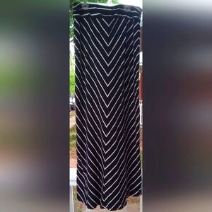 Liz Claiborne women's large long skirt stretch flare black white stripes